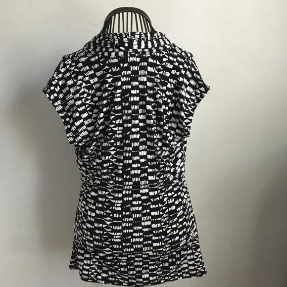 Vince Camuto Sleeveless Blouse Ruched Sides - Picture 2 of 5